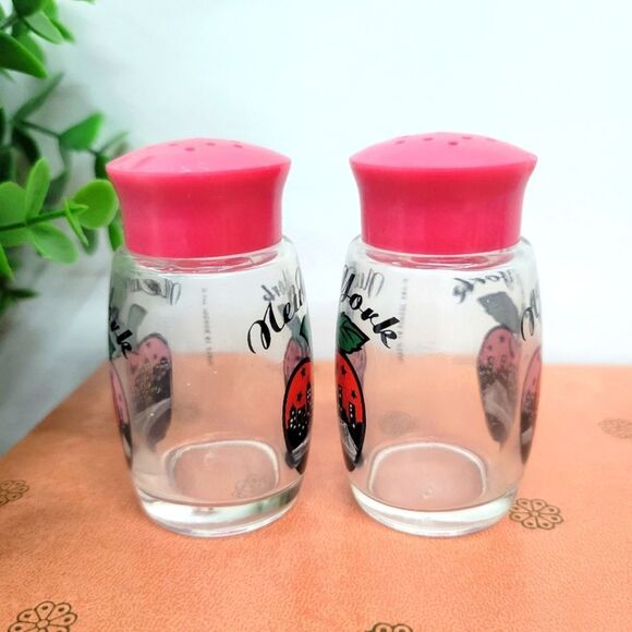 Vintage New York “Big Apple” Salt & Pepper Shakers 🌆🍎 - Picture 2 of 7